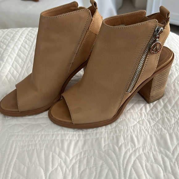 Wishbone open toe booties size 6m - Picture 2 of 4